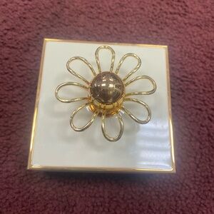 Kate Spade Gold Daisy Brooch jewelry box